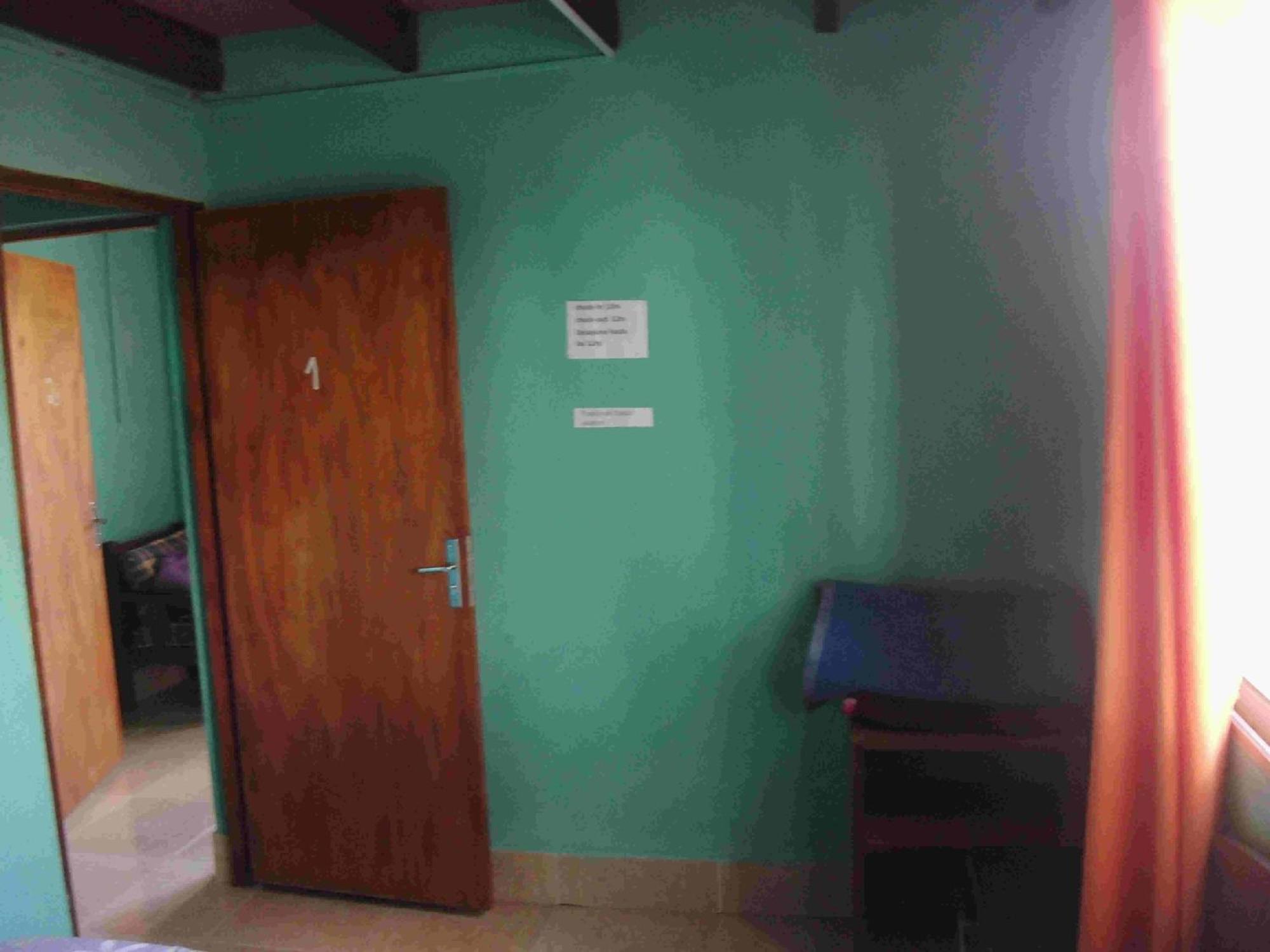 Hostel Lo De Milton Барра-де-Валисас Номер фото